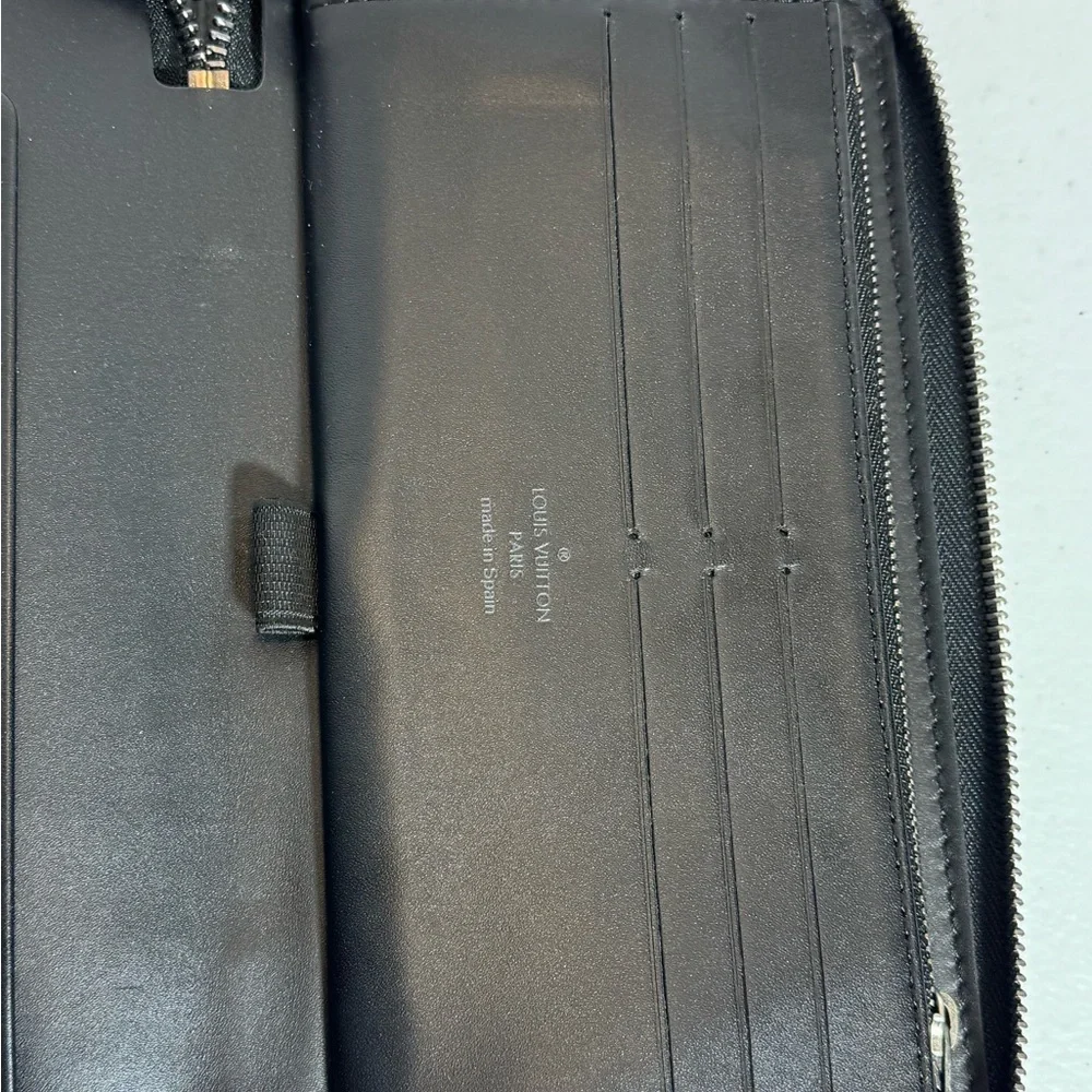 AUTHENTIC Louis Vuitton Utah Black Leather Organizer Wallet